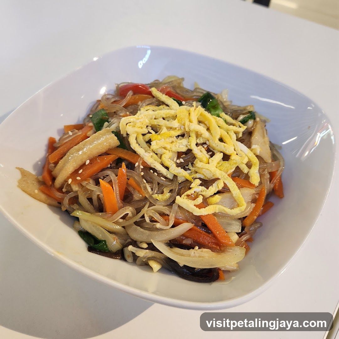 Stir-fried Glass Noodles with Egg and Vegetables
