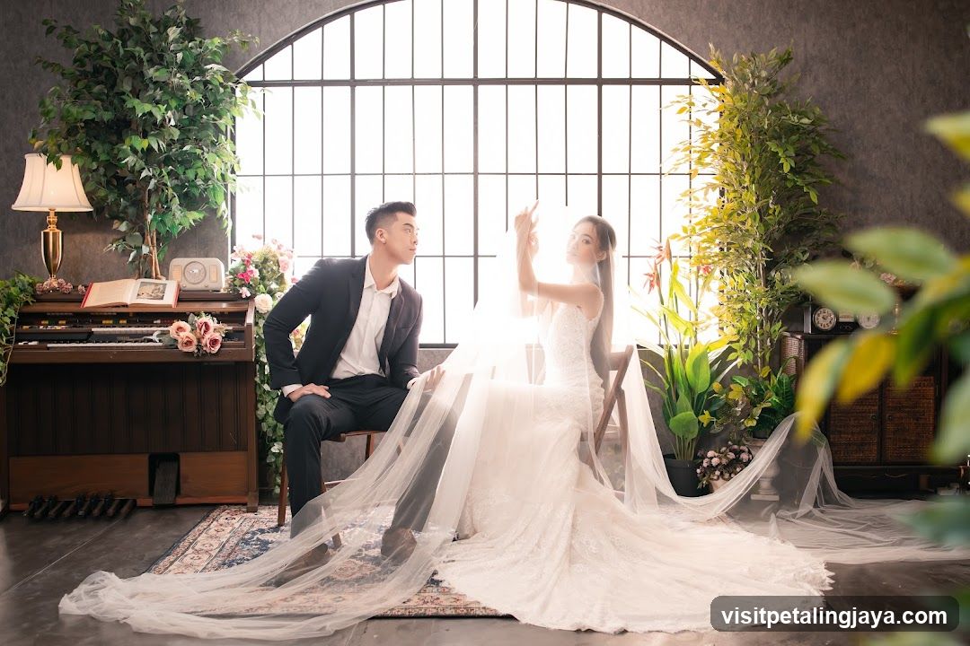 Wedding Photo Shoot in Vintage Interior