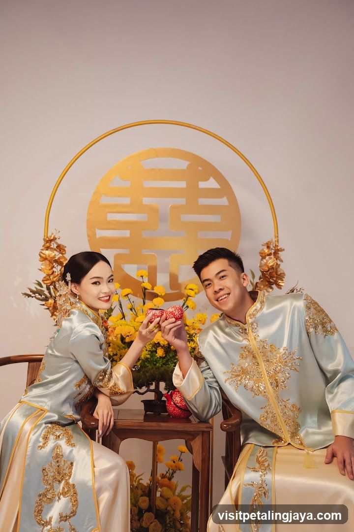 Traditional Chinese Wedding Couple