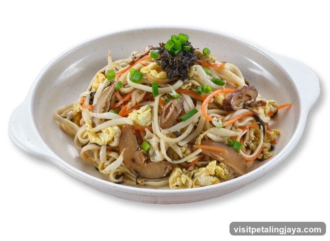 Stir-fried Noodles with Vegetables and Mushrooms