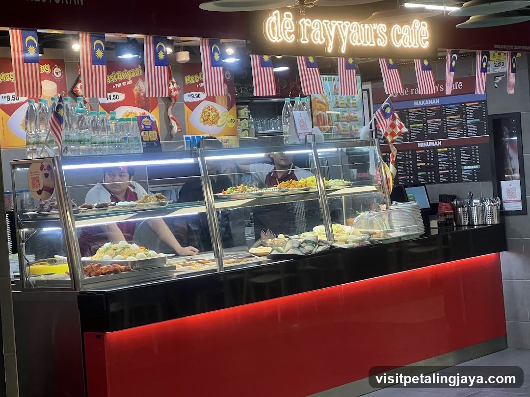 de rayyans cafe interior view
