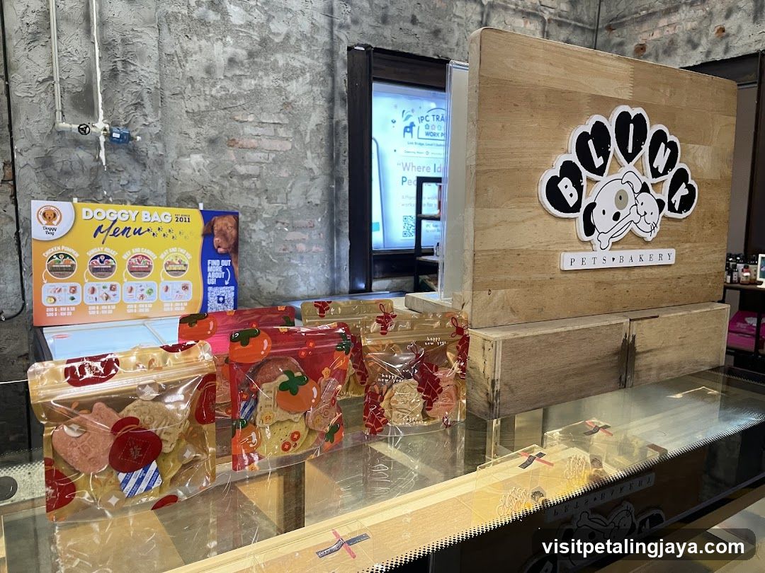 Pet Bakery Interior Display
