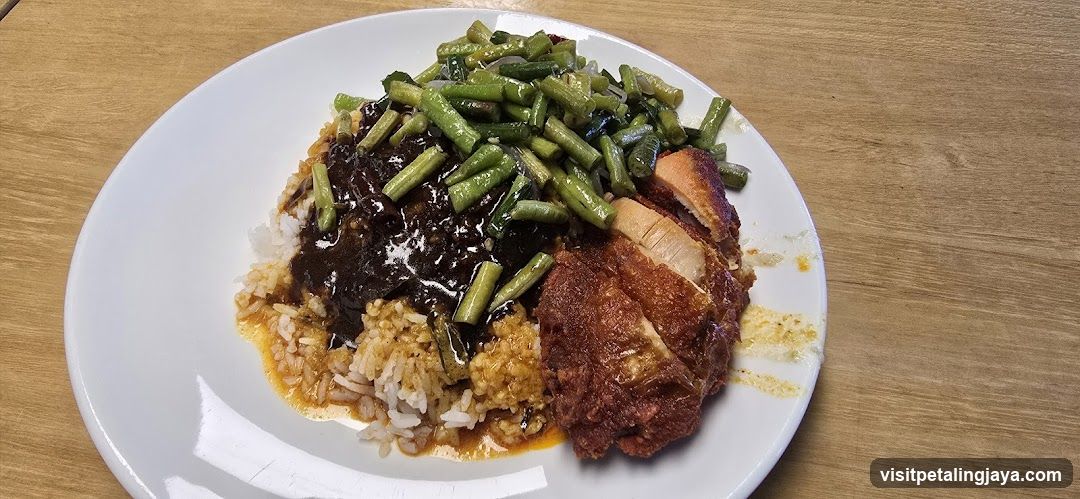 Plate of Chicken Rice with Vegetables