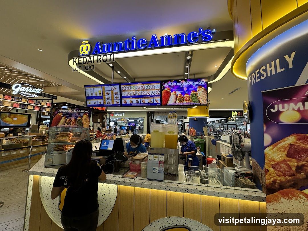 Auntie Anne's Counter Interior
