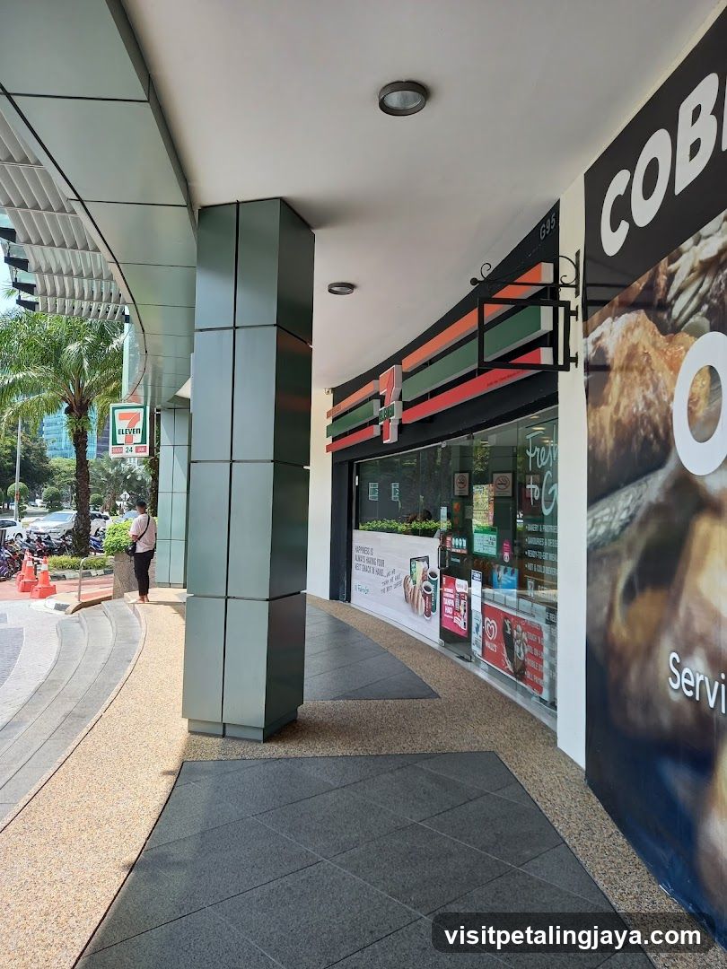 7CAFé by 7-Eleven The Curve Mall (#735)