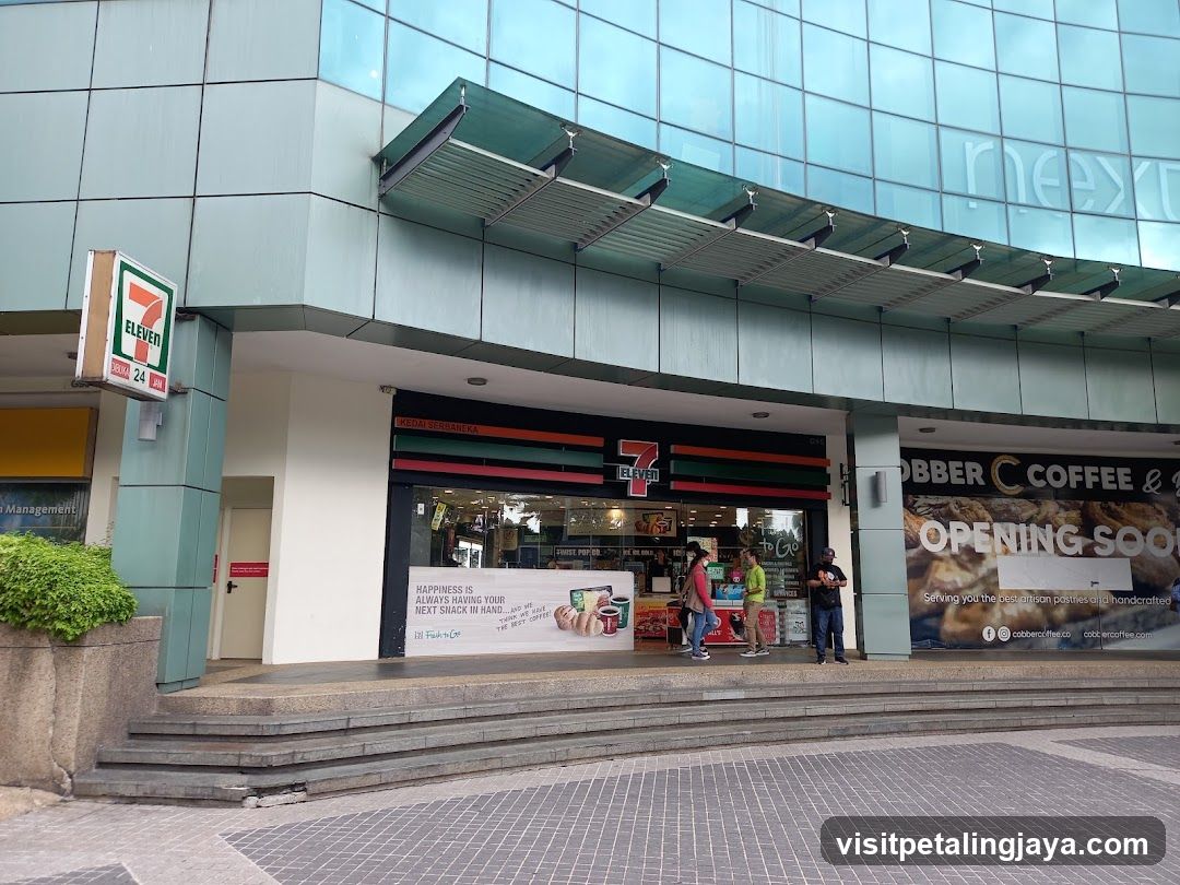 7CAFé by 7-Eleven The Curve Mall (#735)