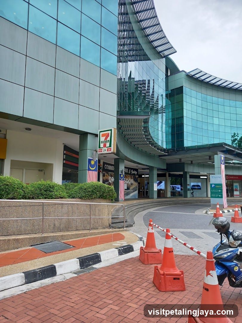 7-Eleven Storefront Exterior