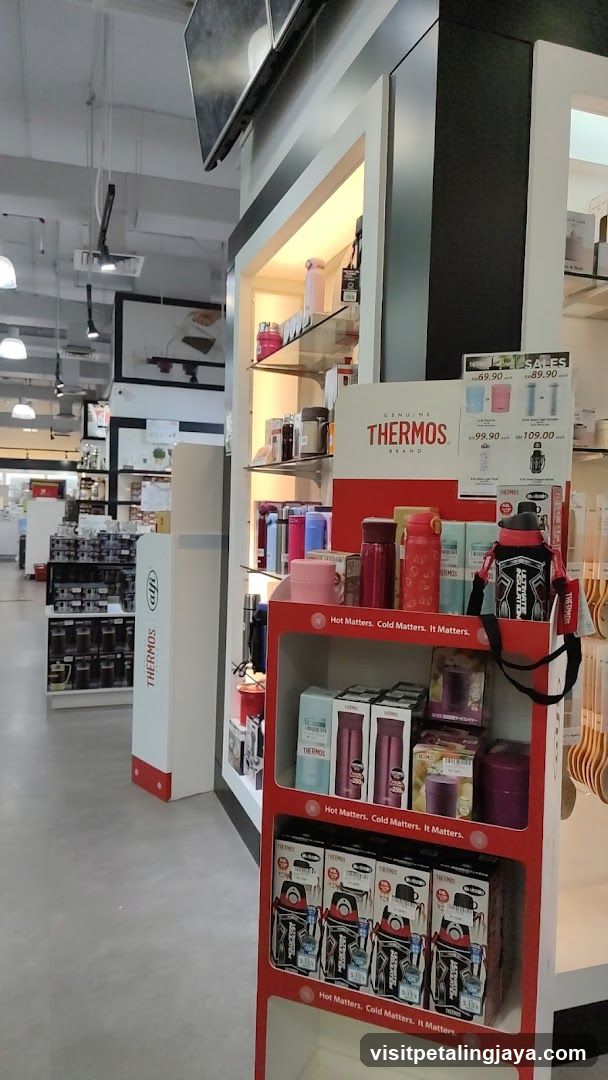 Thermos Product Display in Store