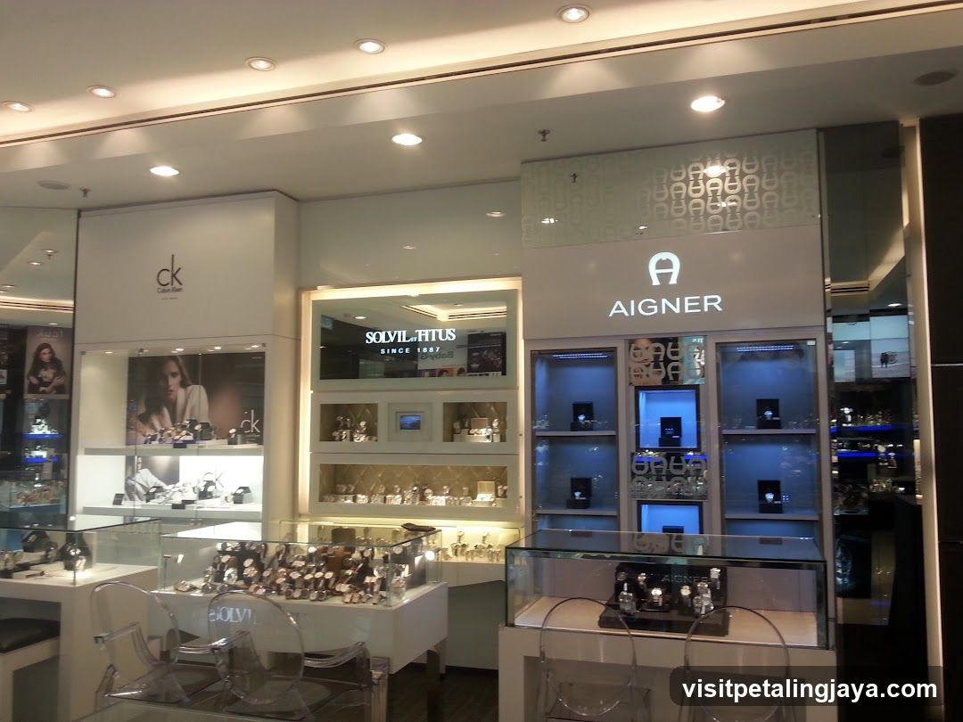 Jewelry Store Interior Display