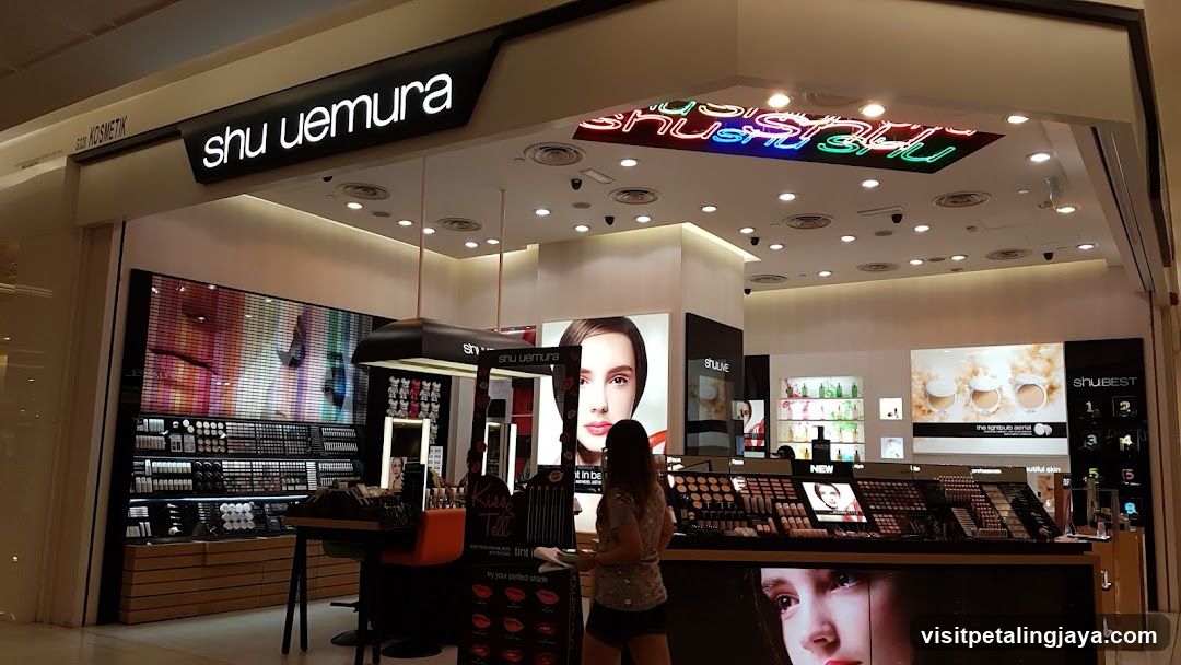 Shu Uemura Store Interior