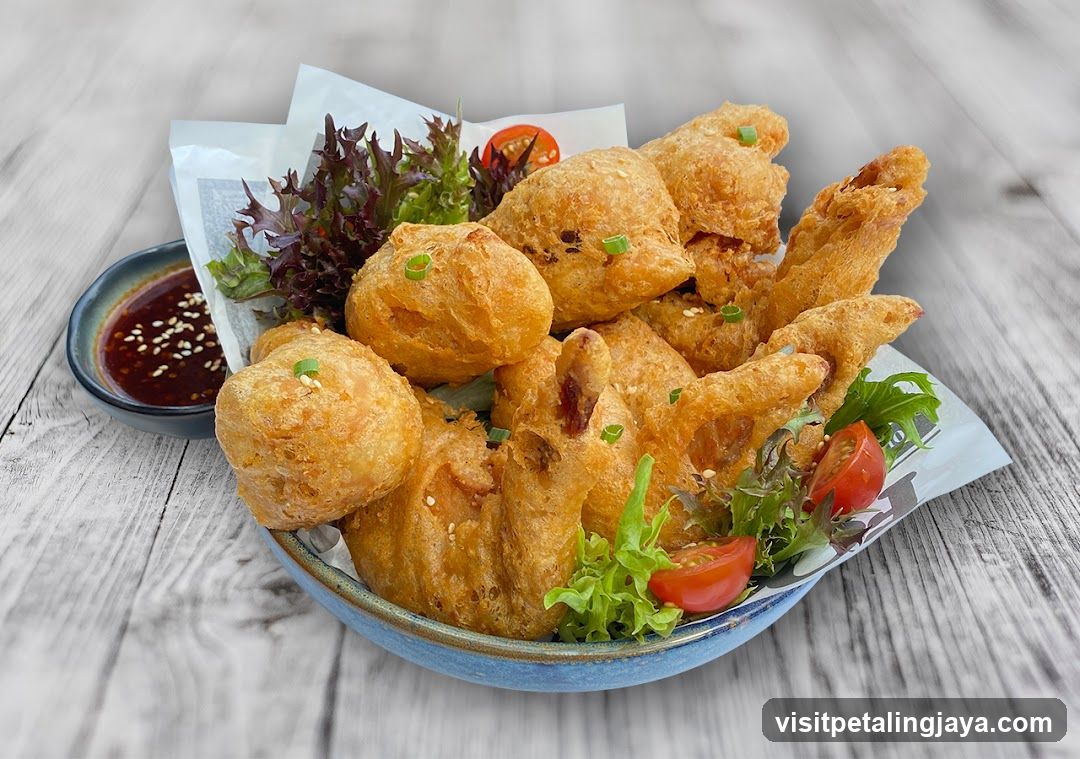 Fried Chicken with Salad and Sauce