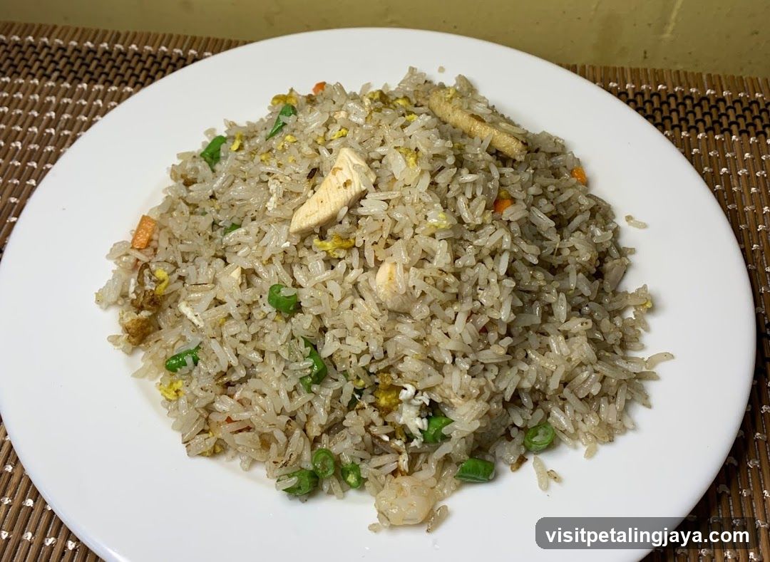 Fried Rice with Chicken and Peas