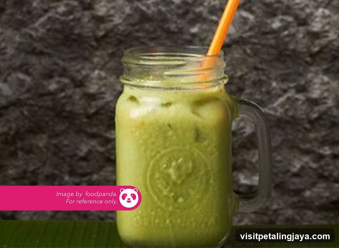 Matcha Latte in Mason Jar