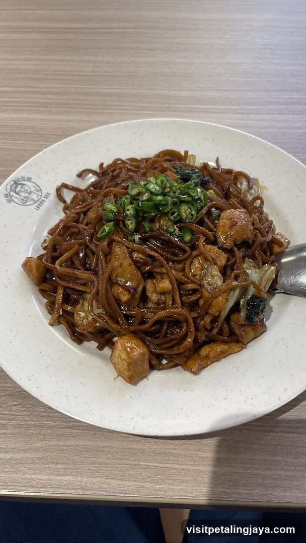 Chow Mein with Chicken and Green Chili