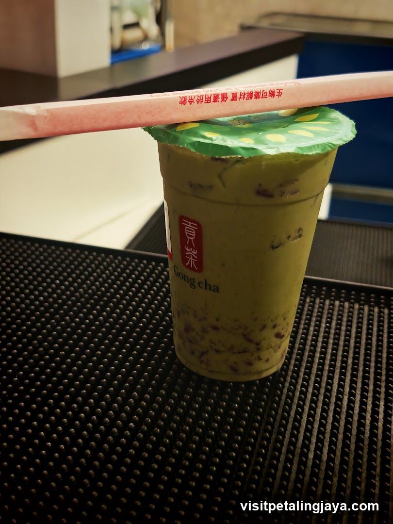 Gong cha drink with straw