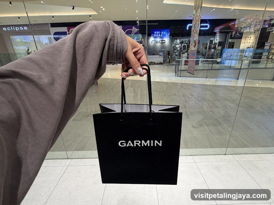 Garmin Shopping Bag in Mall