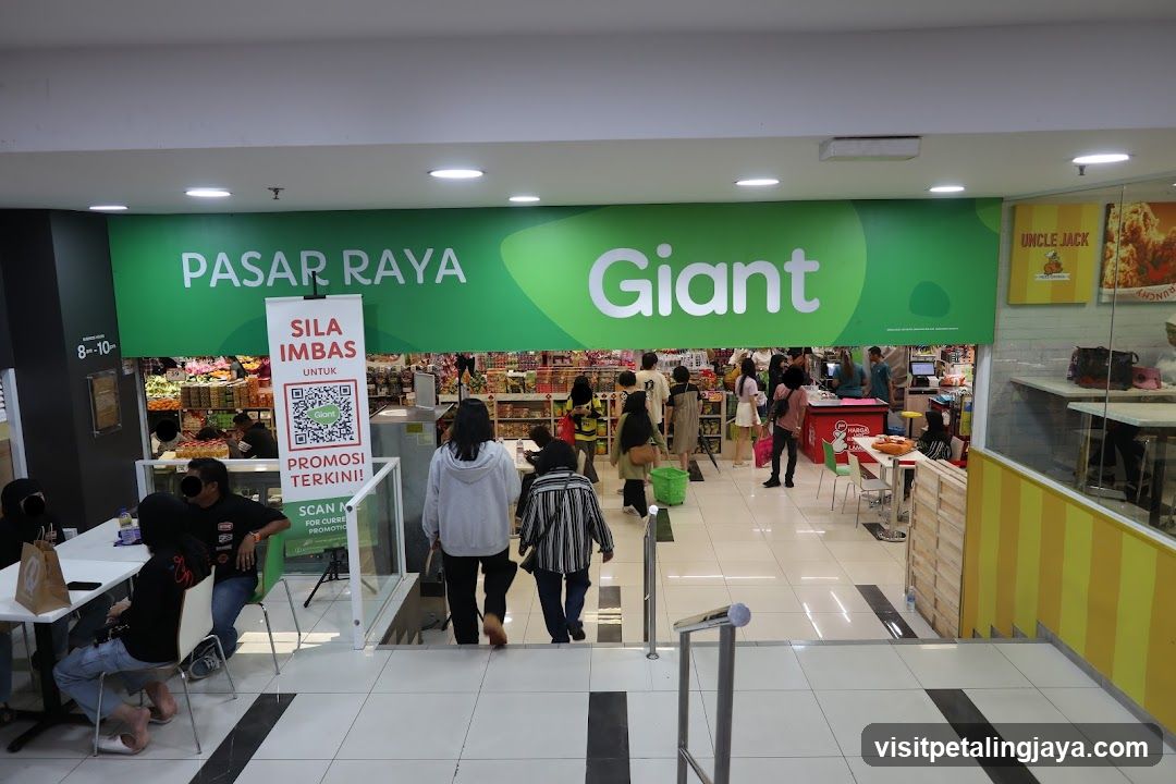 Giant Supermarket Interior View