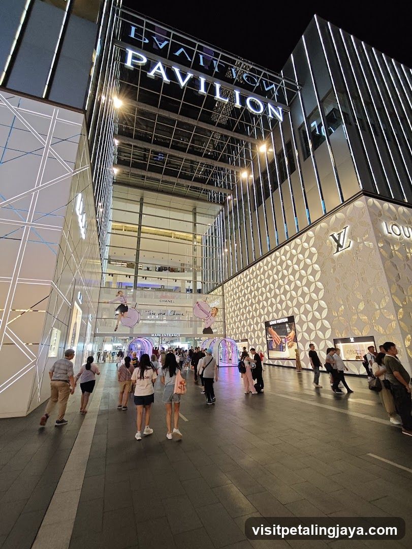 Night scene of a shopping mall exterior