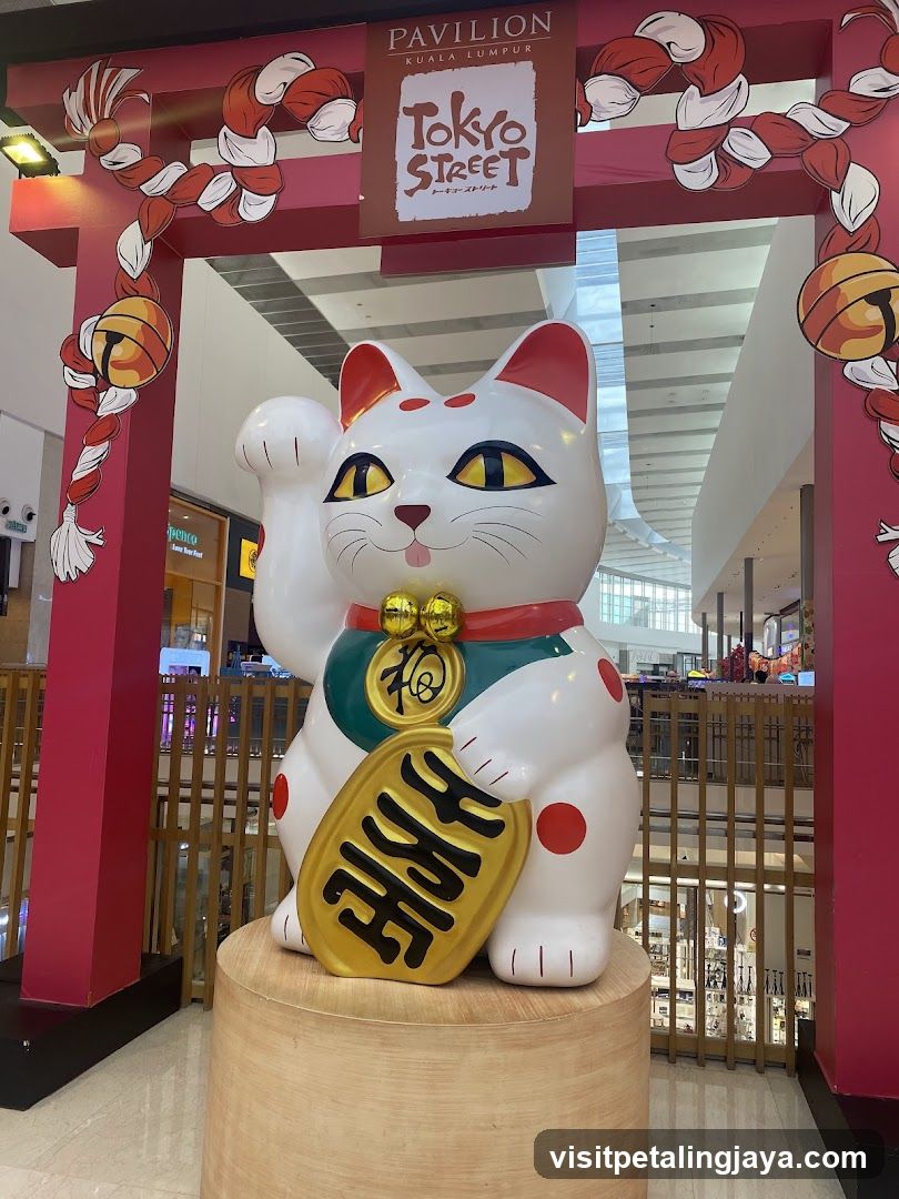 Tokyo Street Lucky Cat Statue