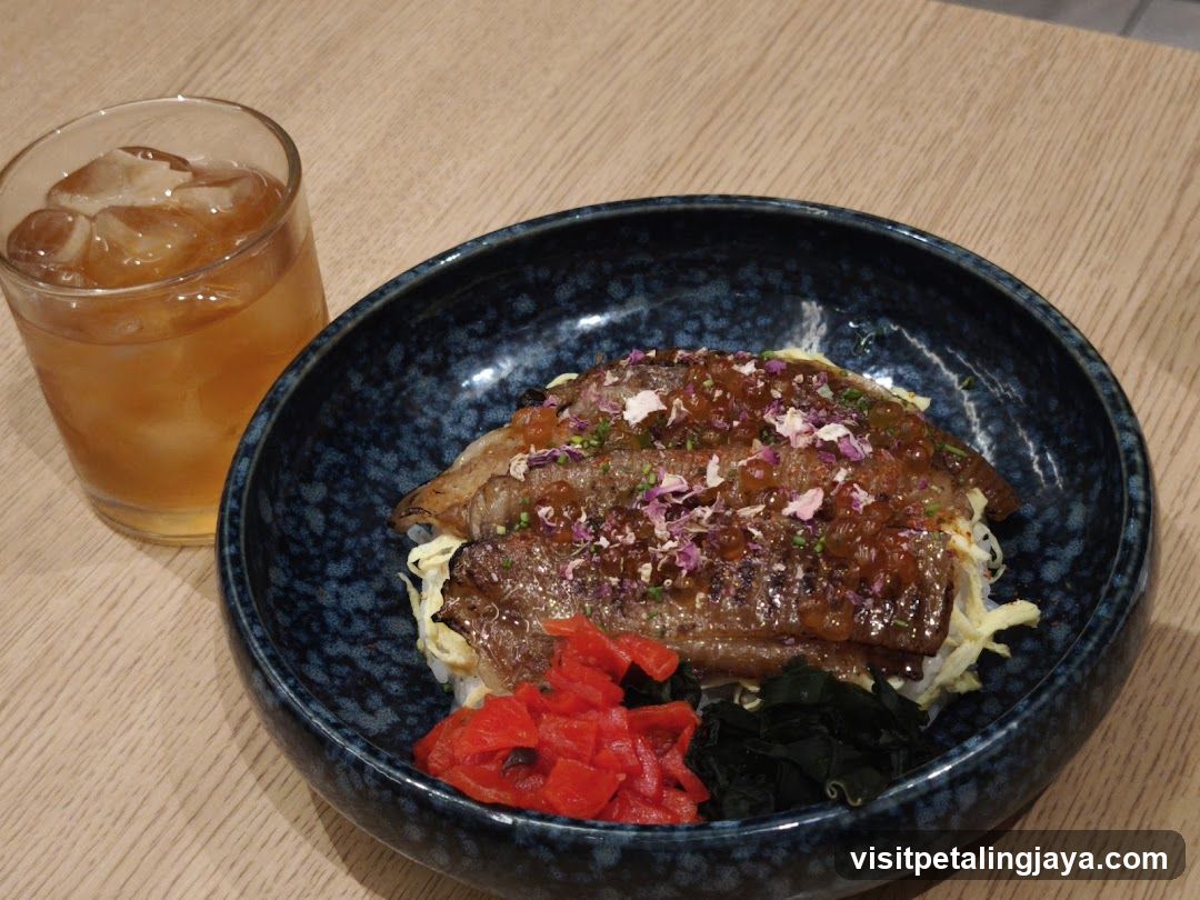 Eel Rice Bowl with Iced Tea