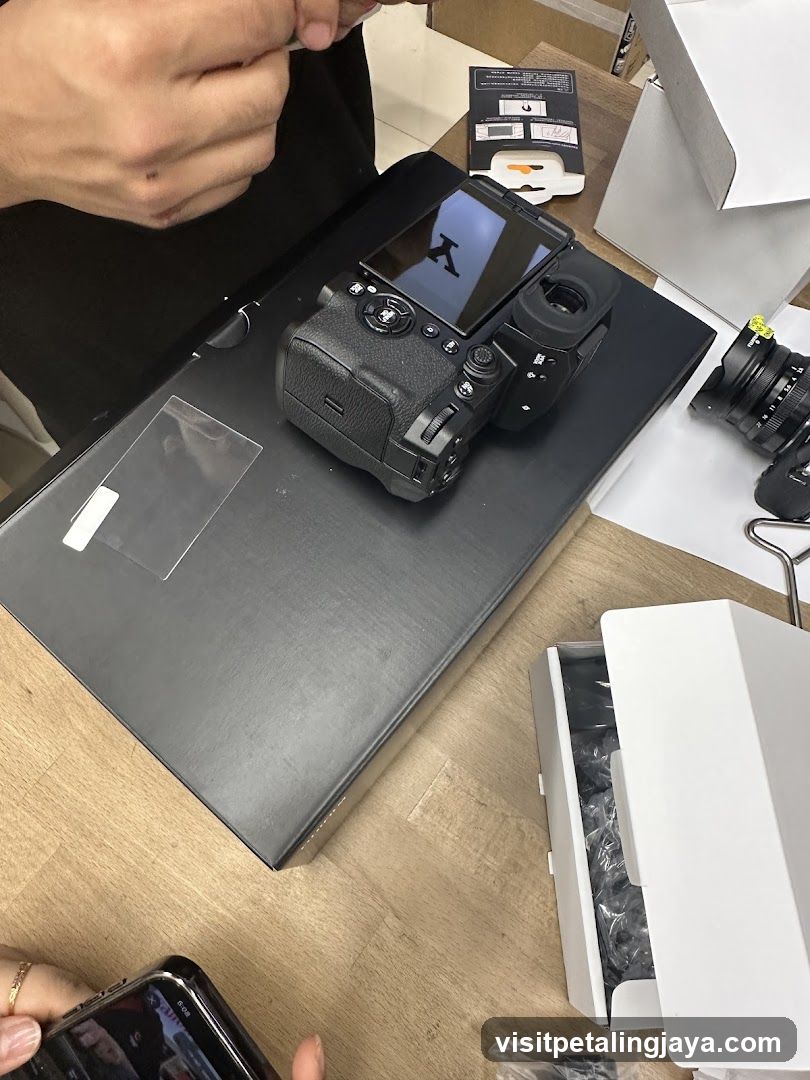 Camera Unboxing Scene