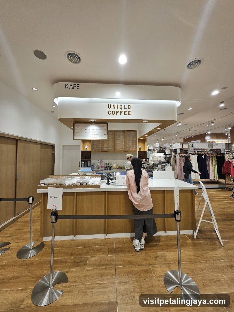 Uniqlo Coffee Kafe Interior