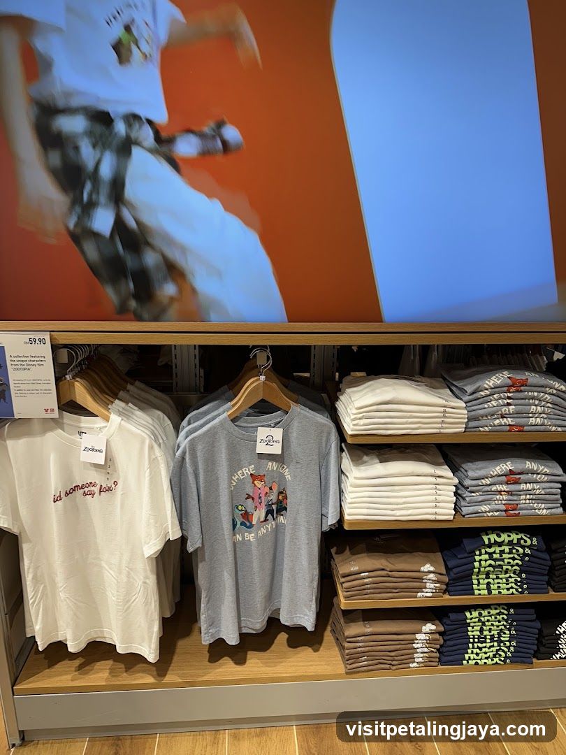 T-shirt Display Shelf