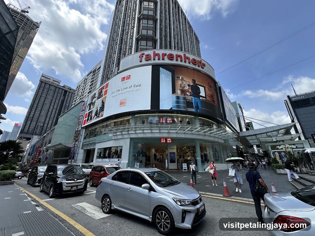 Fahrenheit Shopping Center Exterior