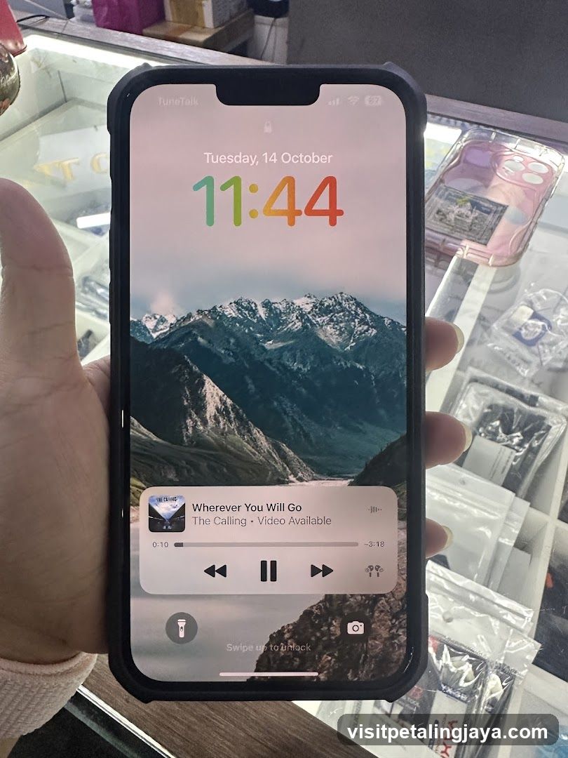 Phone Display in Store
