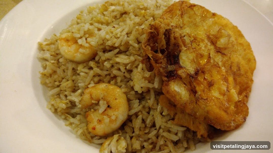 Shrimp Fried Rice with Omelette