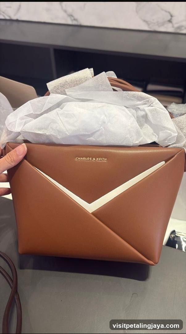 CHARLES & KEITH - Fahrenheit 88