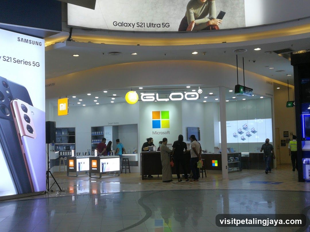 GLOO Electronics Store Interior