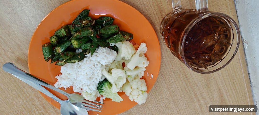 Plate of food with okra, rice and cauliflower