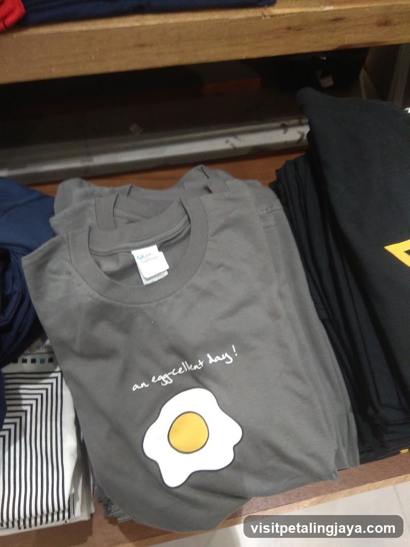 T-shirt with egg design