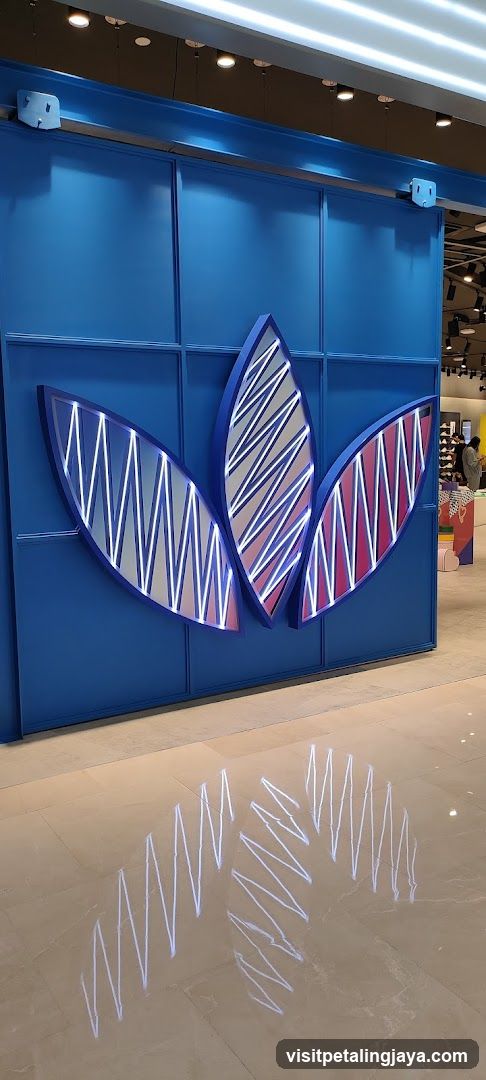 Adidas Store Interior Display