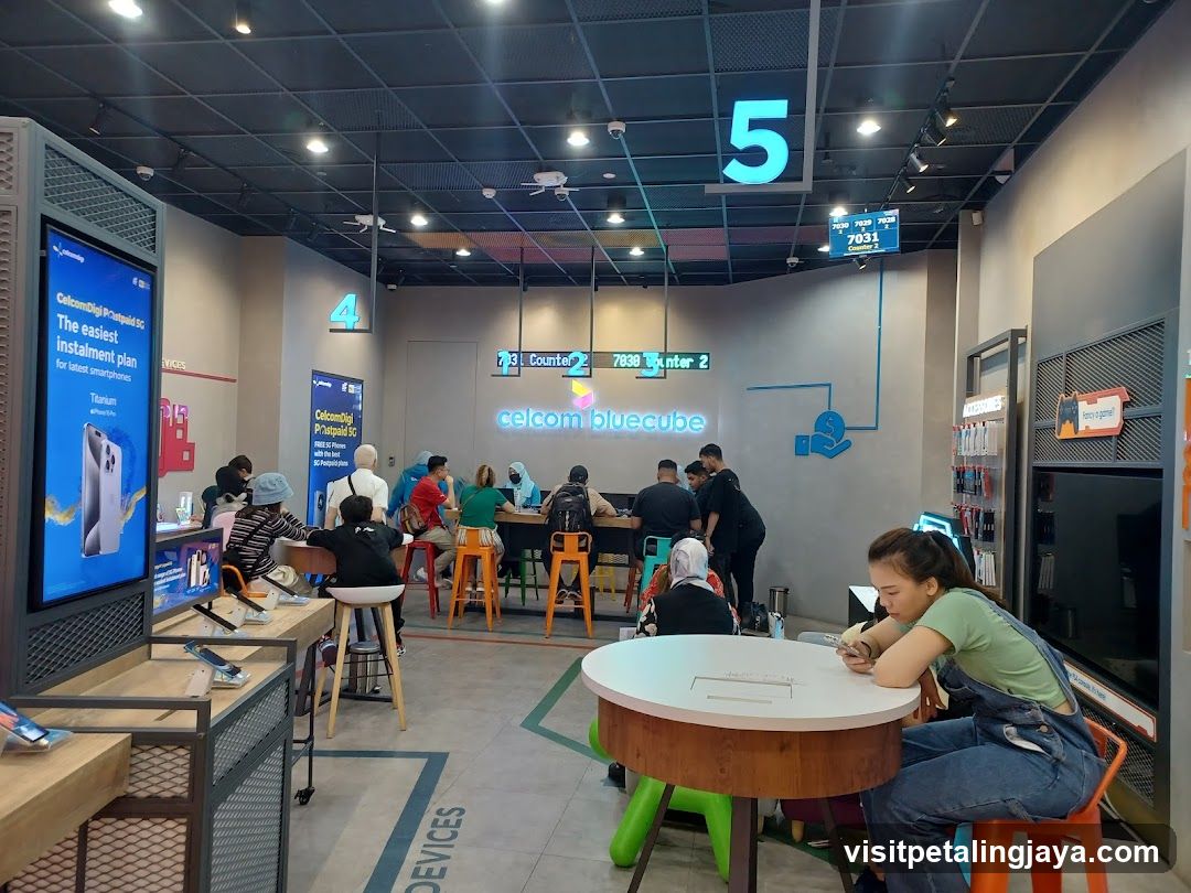 Celcom Bluecube Store Interior