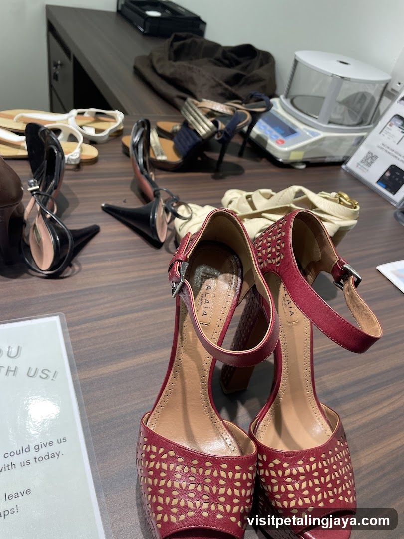 Shoes Display Table