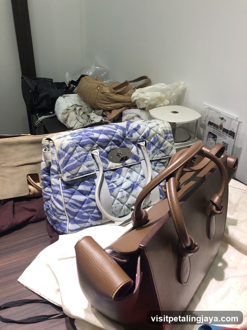 Handbags and Bags Display