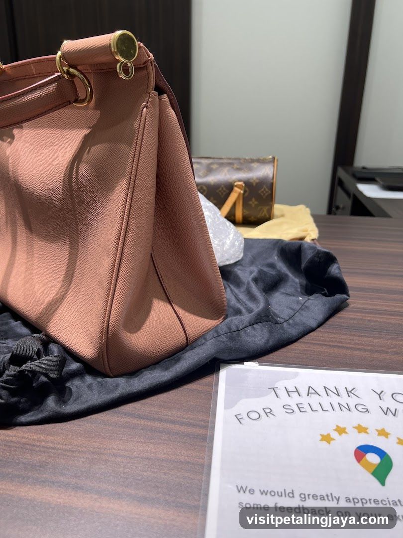 Luxury Handbags Display with Feedback Card