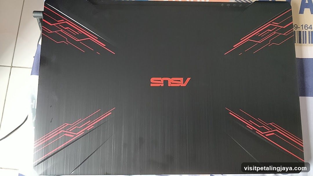ASUS Laptop Exterior