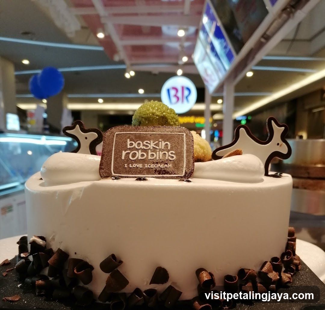 Baskin Robbins Cake Display
