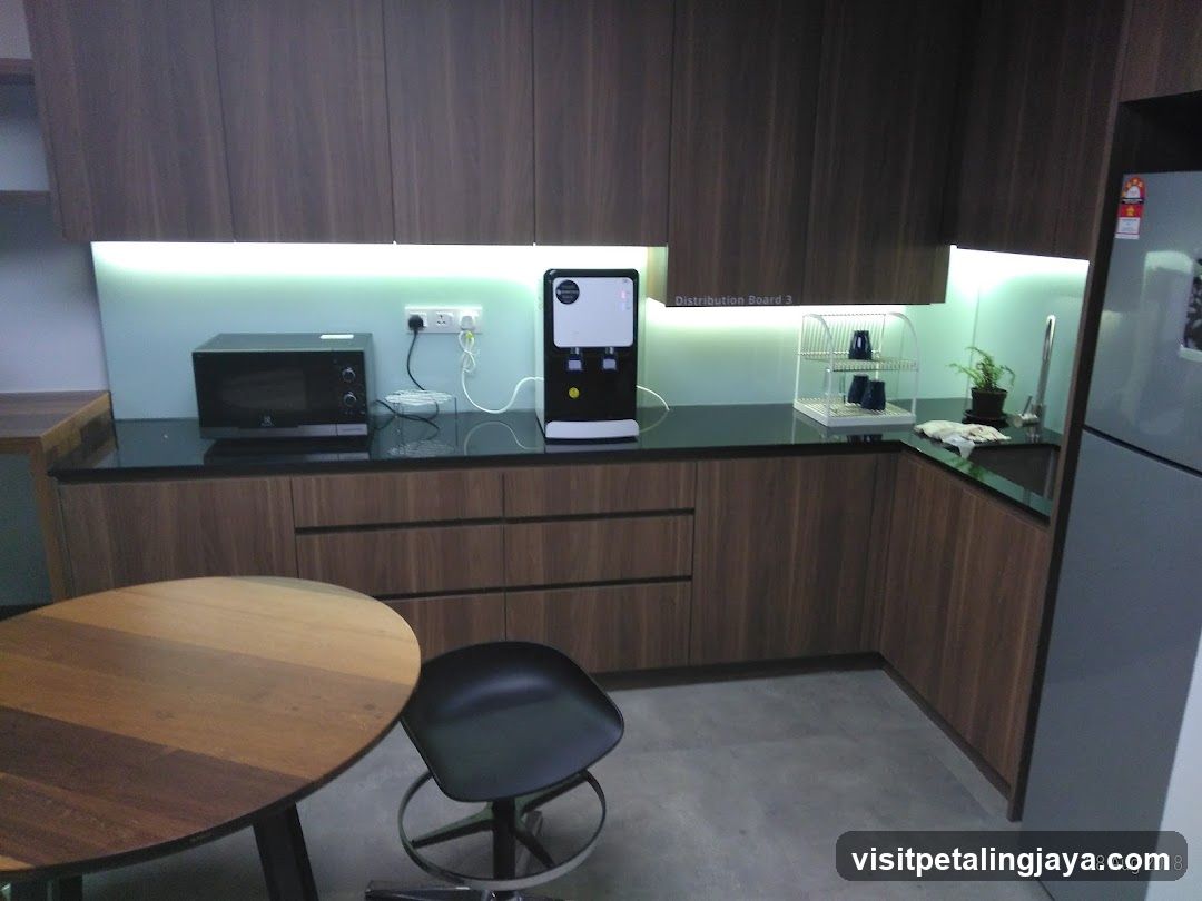 Modern Kitchenette