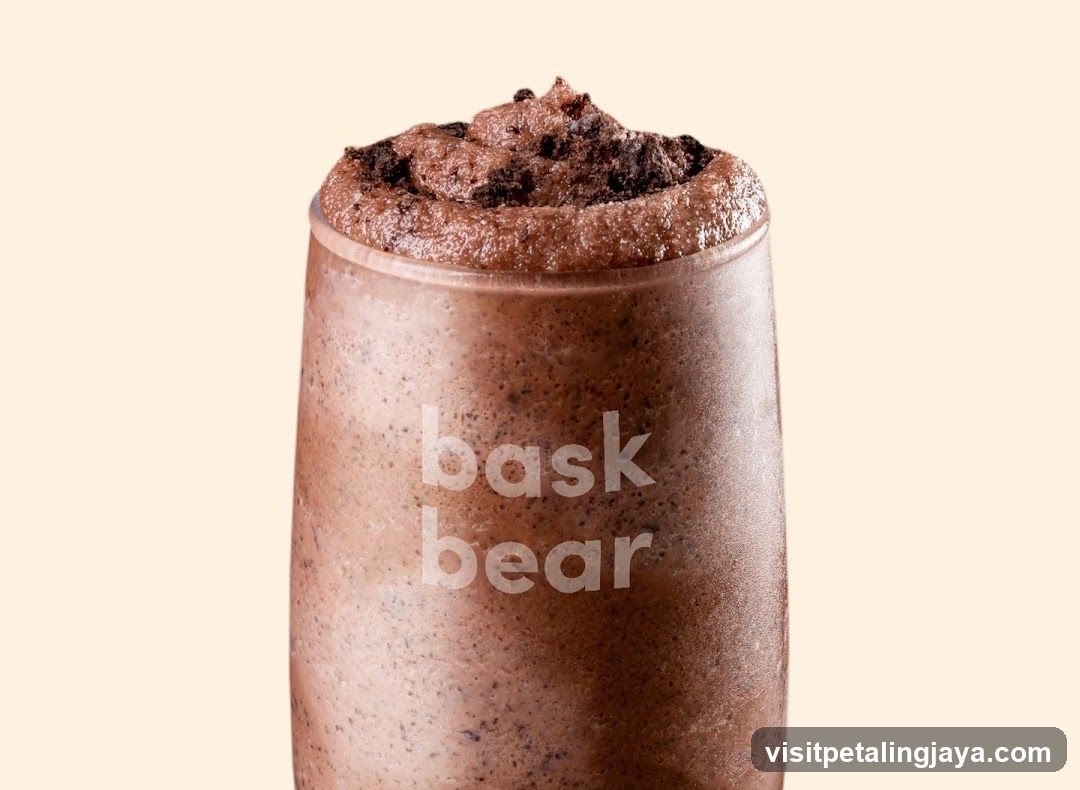 Chocolate beverage with cookie topping