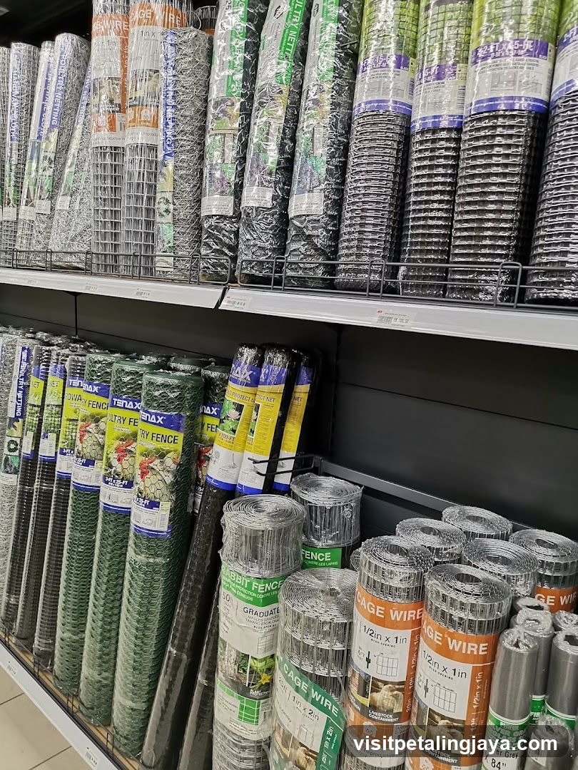 Hardware Store Wire Fencing Display