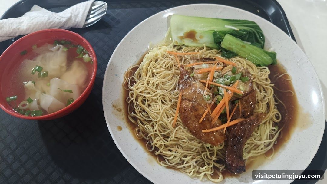 Noodle Dish with Wontons