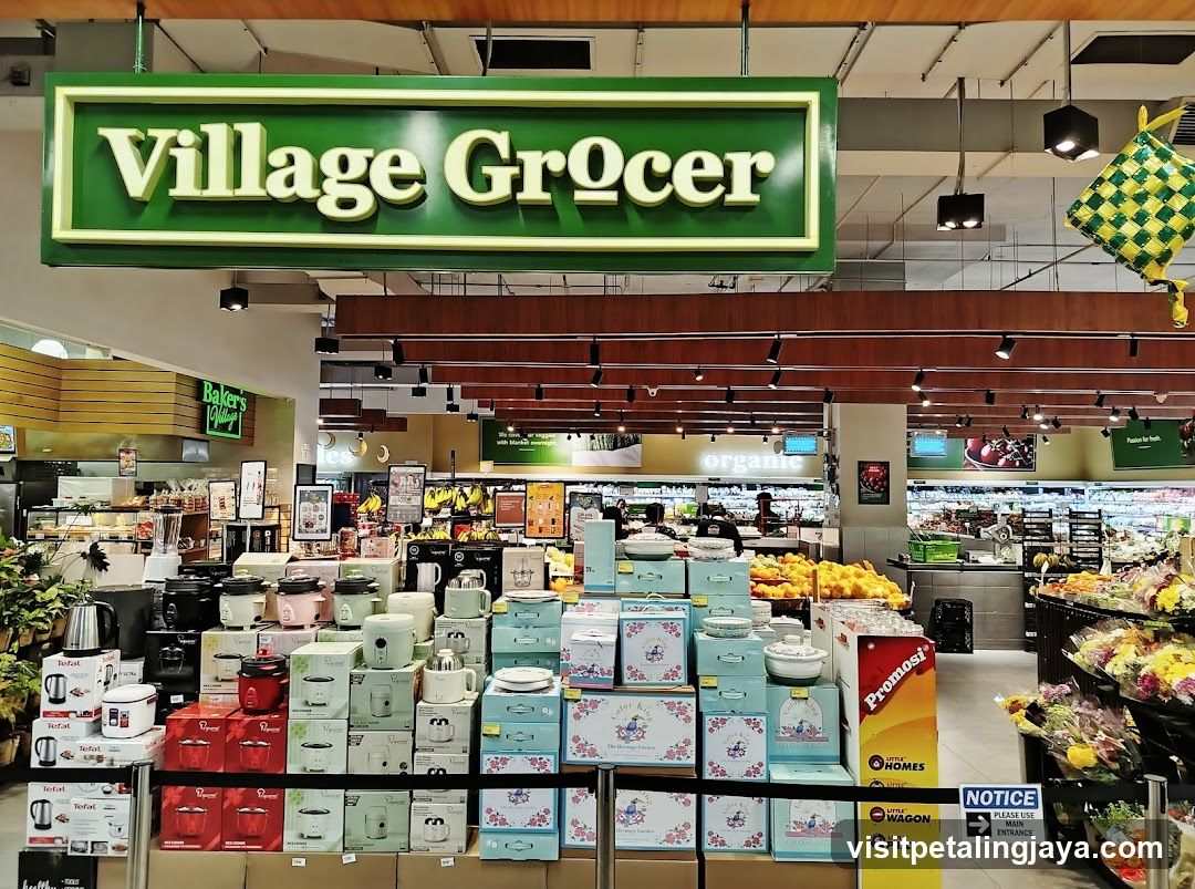 Village Grocer Interior Display