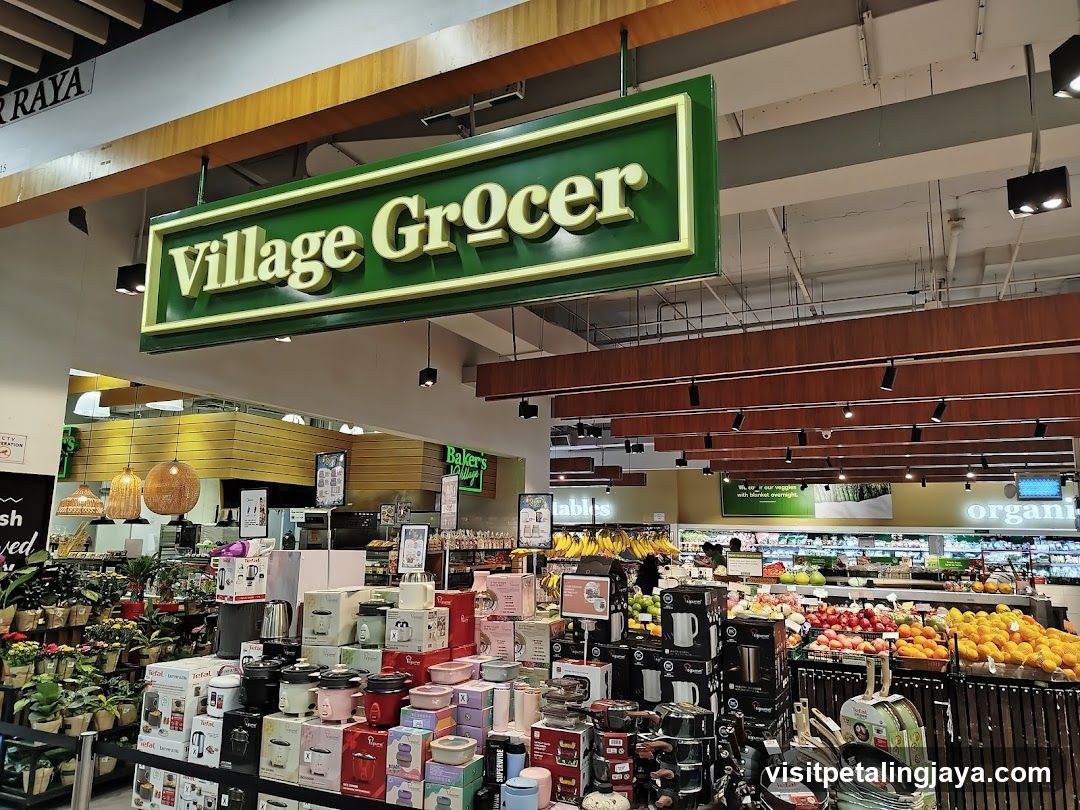 Village Grocer Interior Display