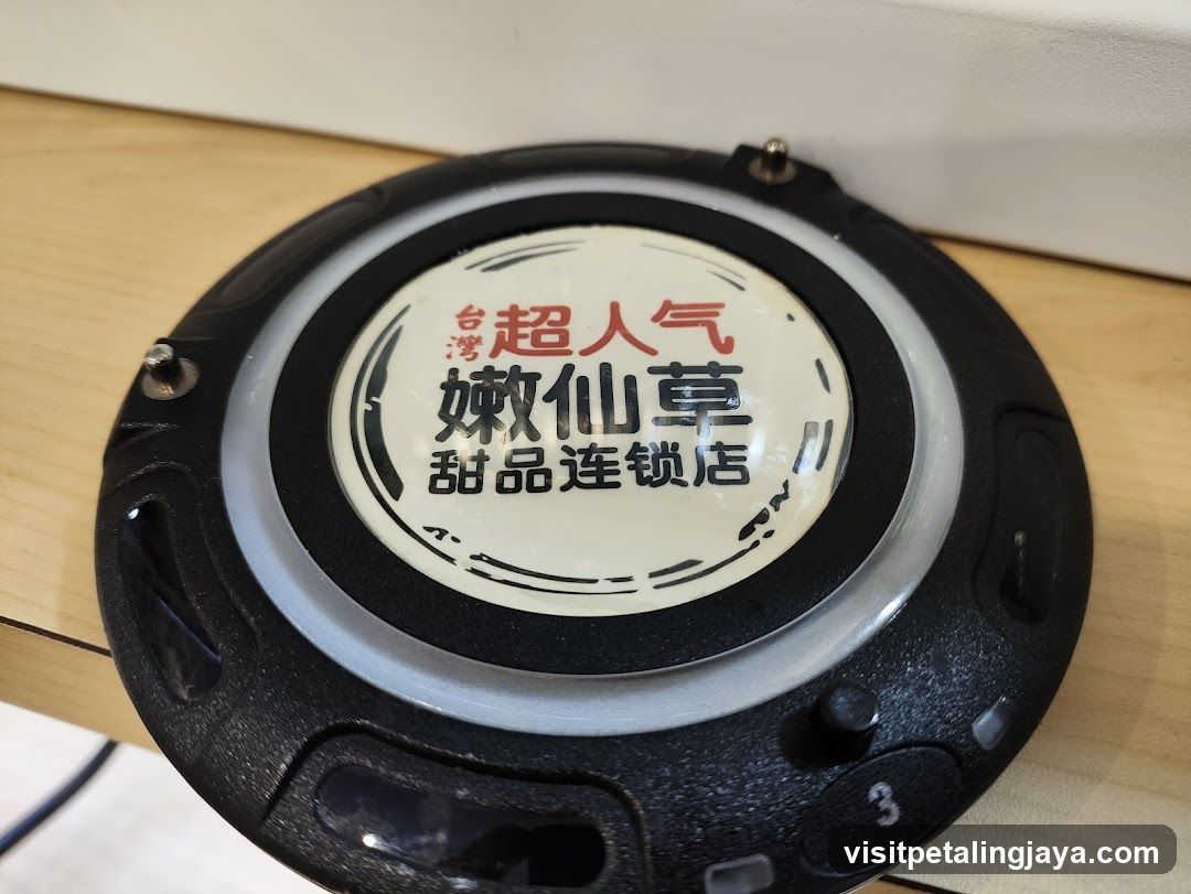 Nuan Xian Cao Dessert Chain Store Sign