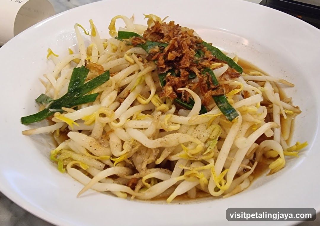 Bean Sprout Dish with Toppings