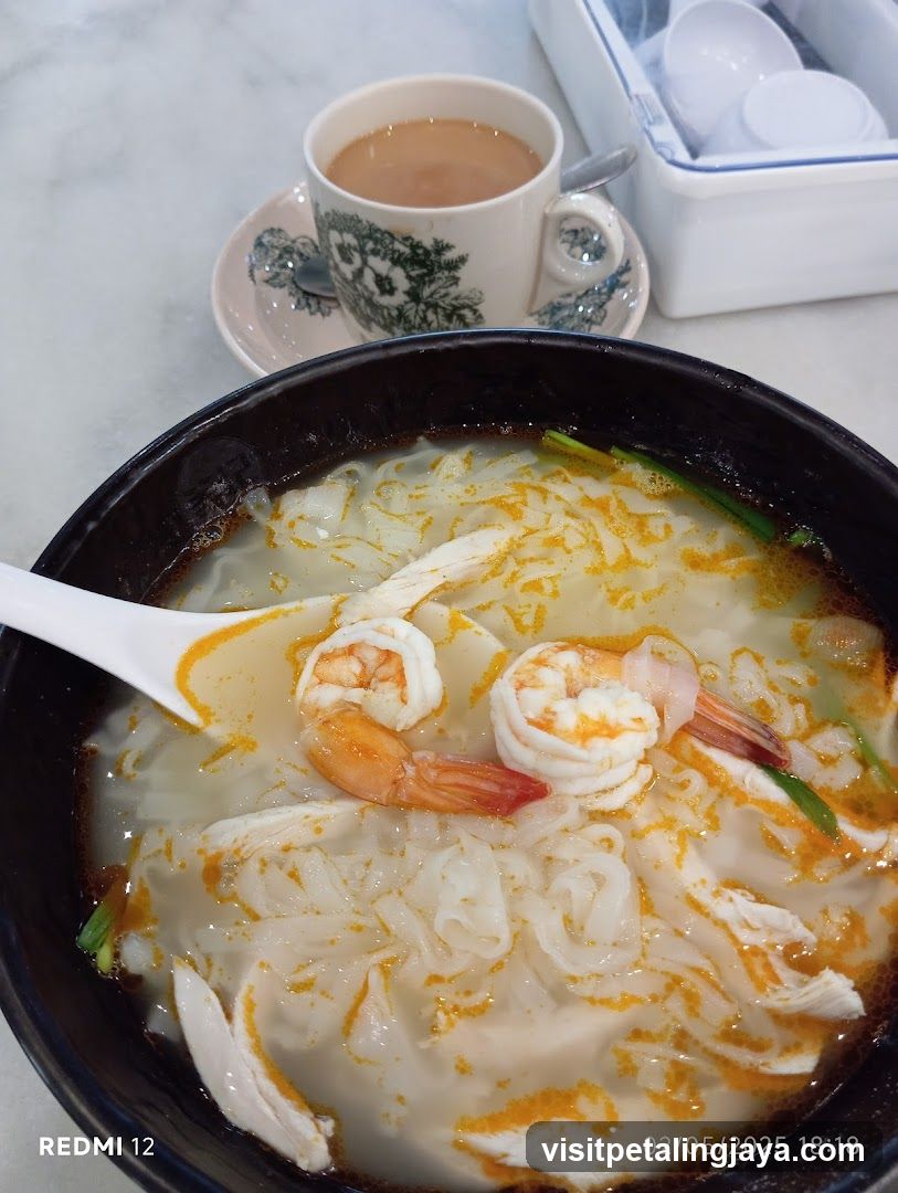 Laksa with Shrimp and Chicken